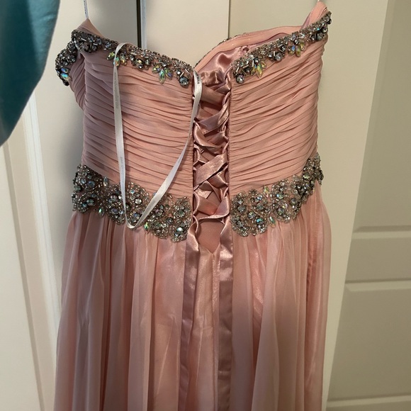 Gorgeous grad/formal dress - Picture 3 of 3
